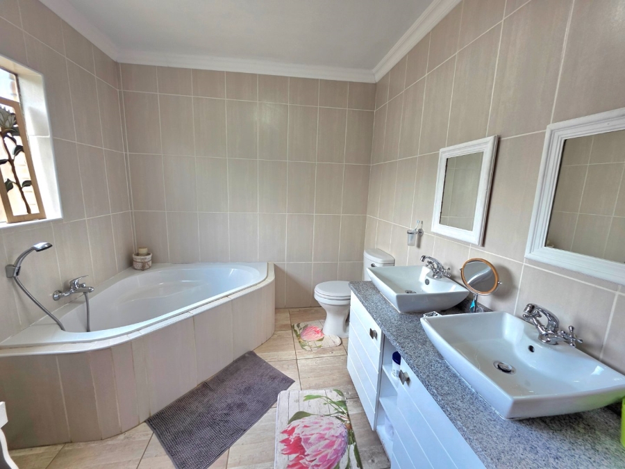 5 Bedroom Property for Sale in Panorama Free State